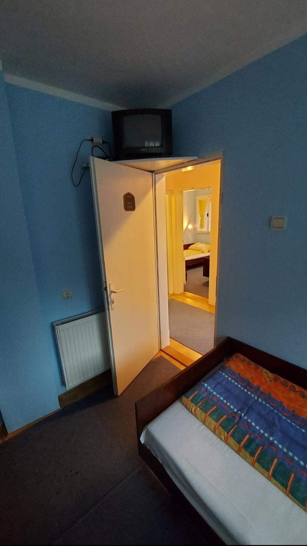 Hotel Domacinstvo Jolovic Kraljevo Exterior foto